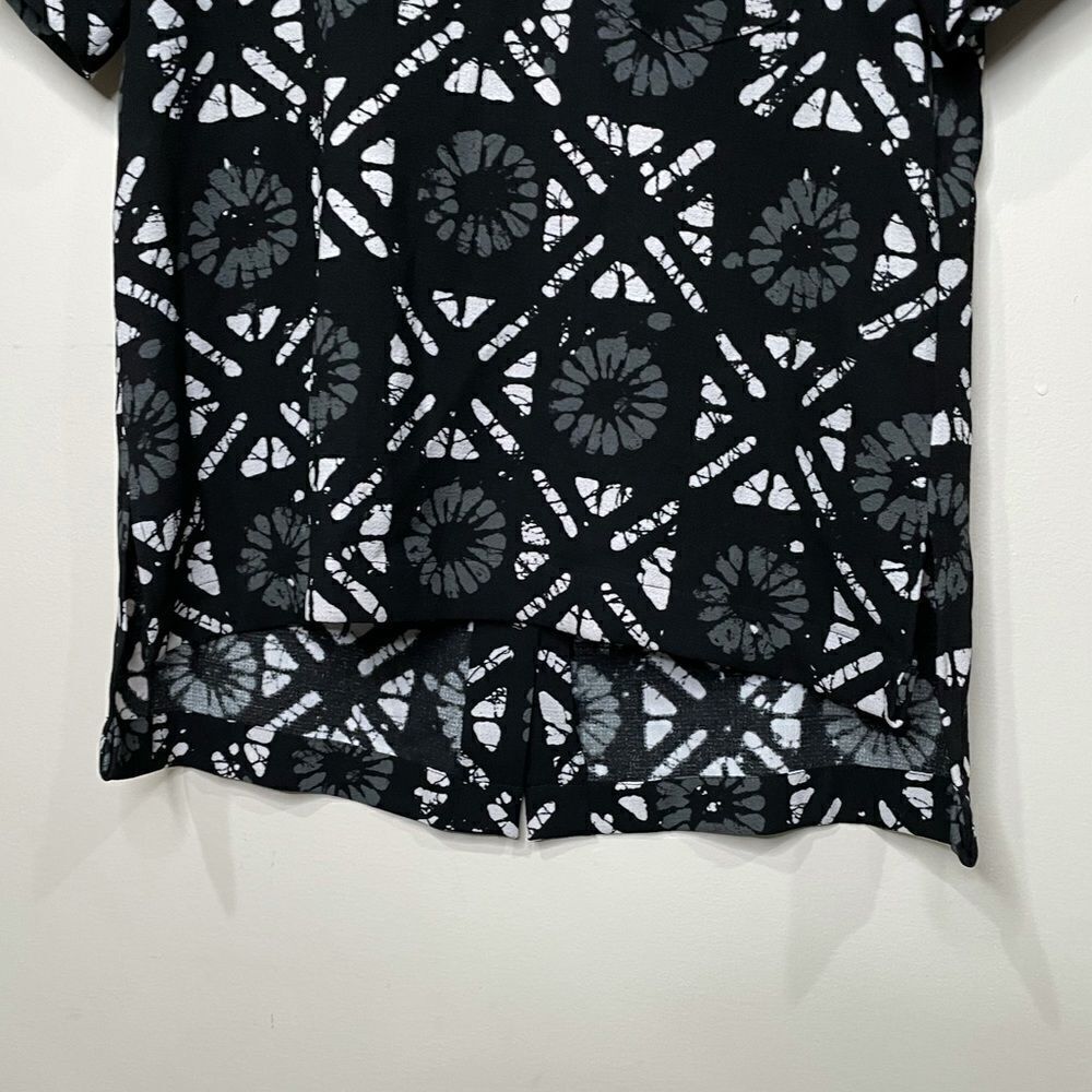 Madewell Industry Button-Back Top in Batik Grid - Picture 9 of 9